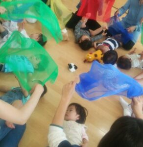 神戸市北区鈴蘭台南町の幼児リトミックと英語教室